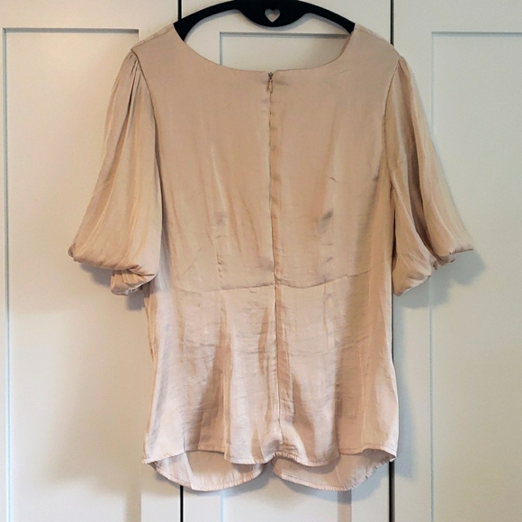 Aakaa Champagne Billowy Sleeve Vneck Top - Picture 3 of 3